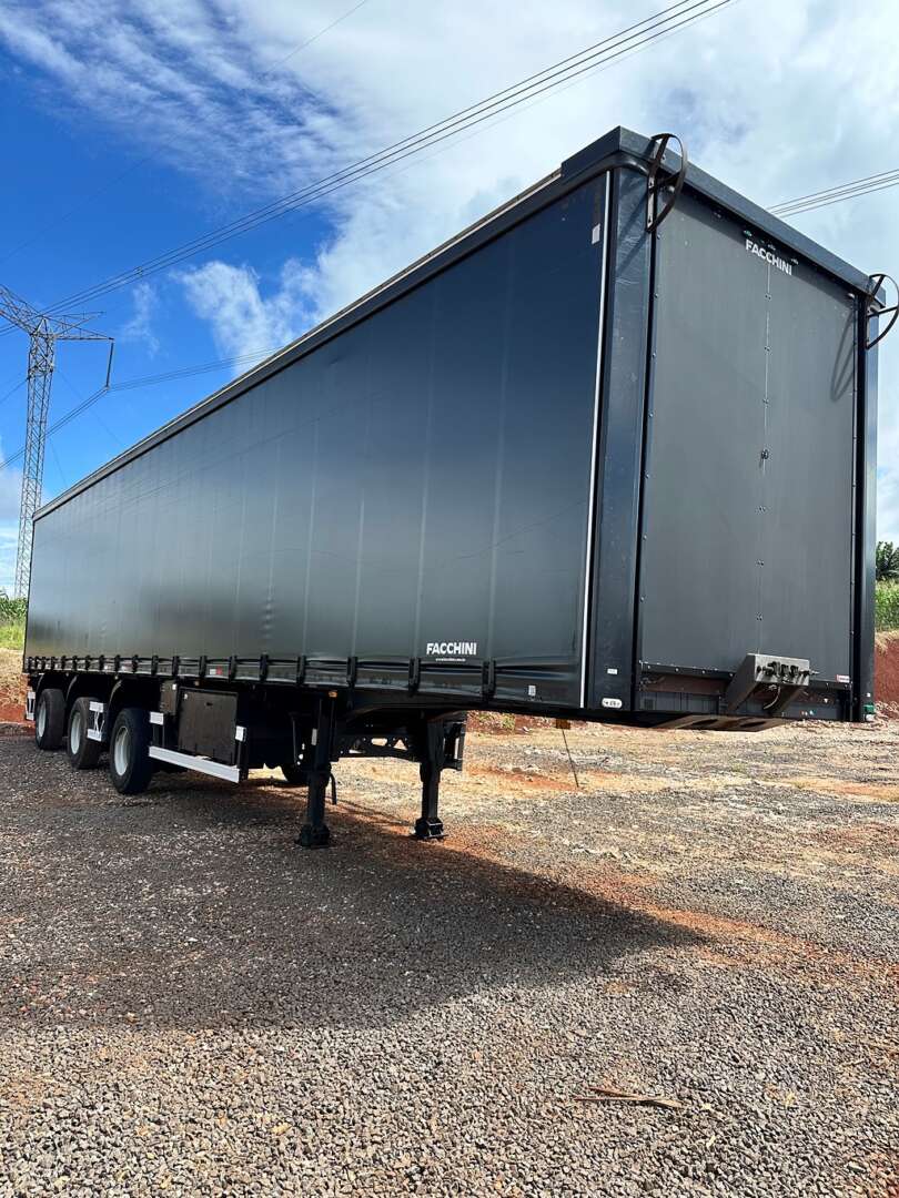 Carreta SEMI-REBOQUE BAU SIDER Facchini ANO 2021 1+1+1 Vanderleia de Puchalski Implementos no Paraná