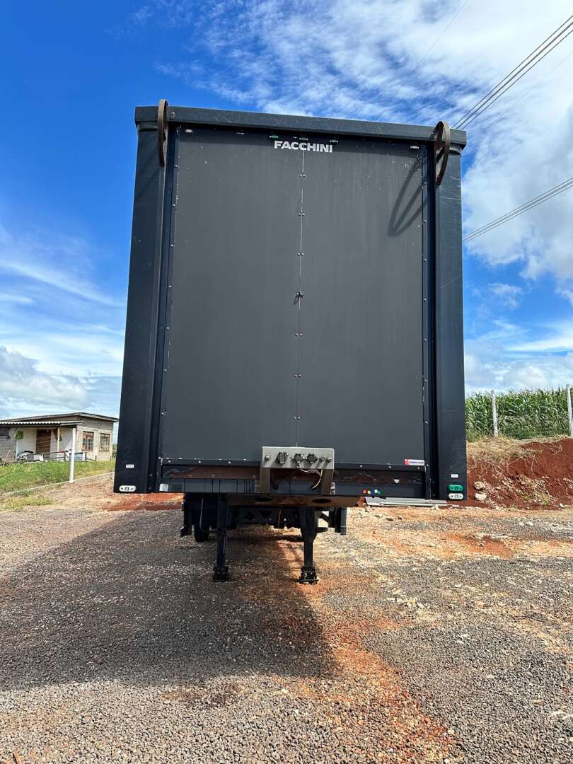 Carreta SEMI-REBOQUE BAU SIDER Facchini ANO 2021 1+1+1 Vanderleia de Puchalski Implementos no Paraná
