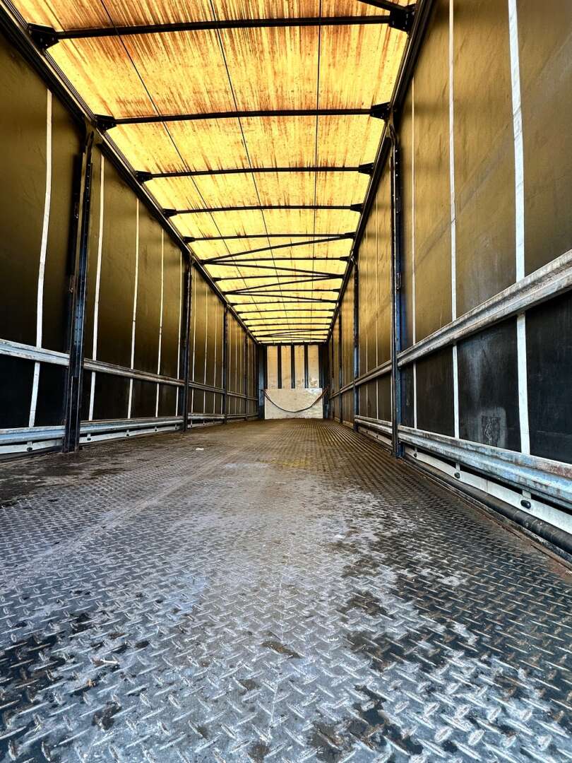 Carreta SEMI-REBOQUE BAU SIDER Facchini ANO 2021 1+1+1 Vanderleia de Puchalski Implementos no Paraná