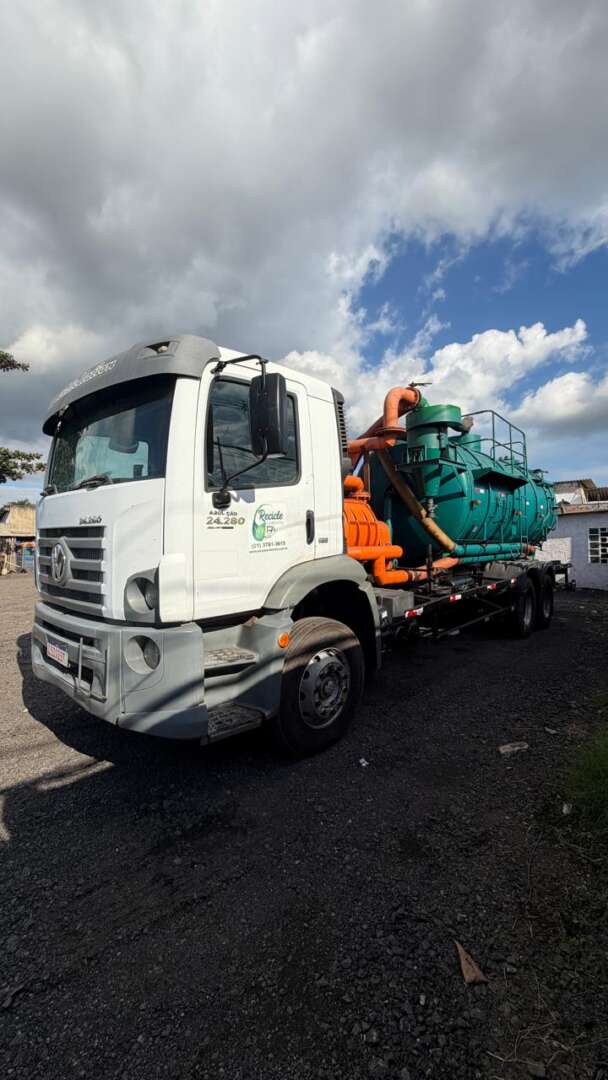 Caminhão VOLKSWAGEN VW 24280 Tanque Vácuo ANO 2015 de Fabio Carlos no Rio de Janeiro