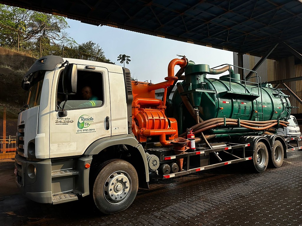 Caminhão VOLKSWAGEN VW 24280 Tanque Vácuo ANO 2015 de Fabio Carlos no Rio de Janeiro