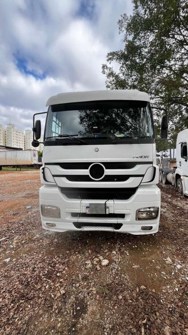 Caminhão MERCEDES BENZ MB 2536 Cavalo Mecânico ANO 2013 de Kivia Machado em São Paulo