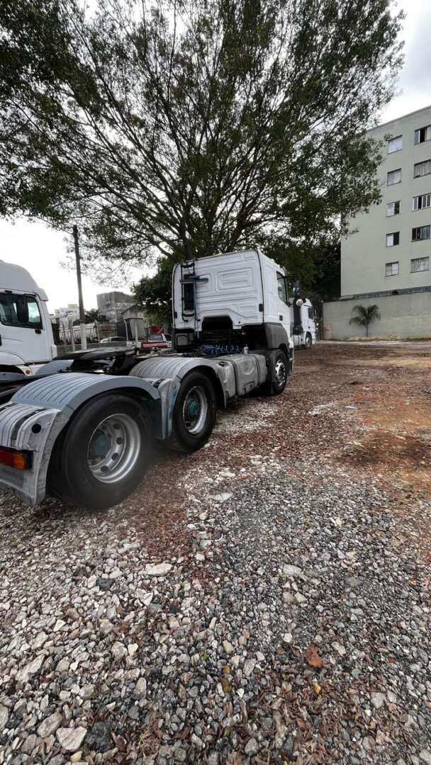 Caminhão MERCEDES BENZ MB 2536 Cavalo Mecânico ANO 2013 de Kivia Machado em São Paulo