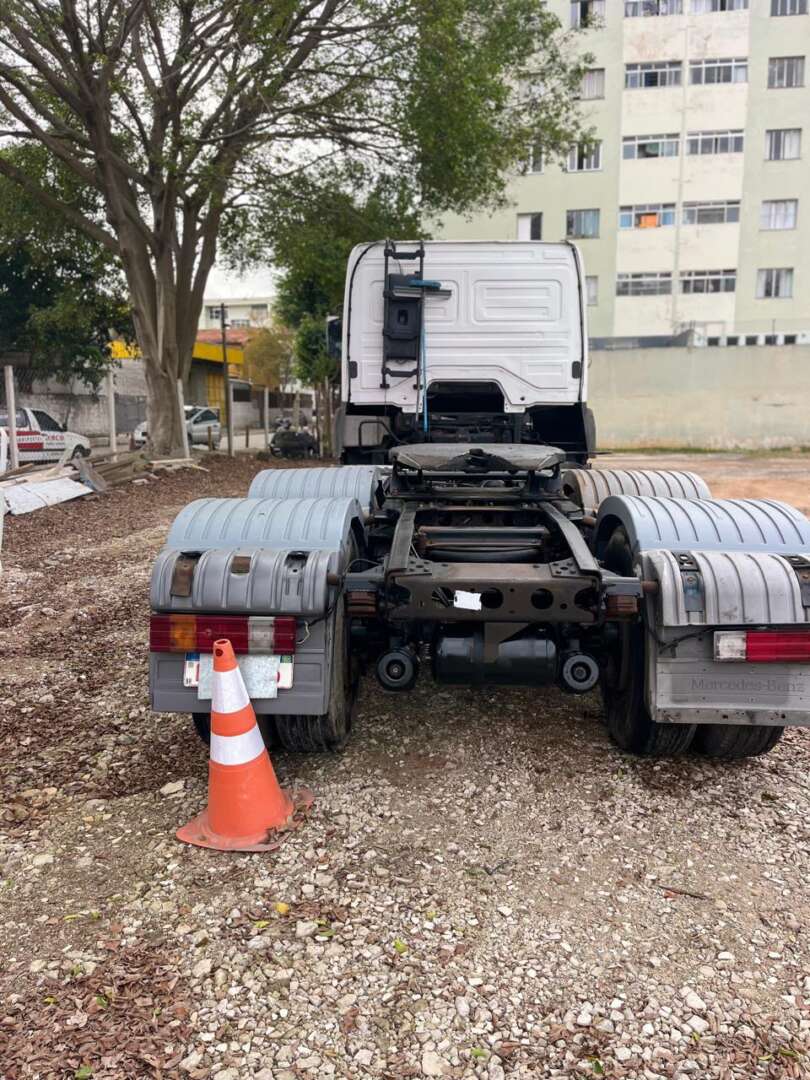 Caminhão MERCEDES BENZ MB 2536 Cavalo Mecânico ANO 2013 de Kivia Machado em São Paulo