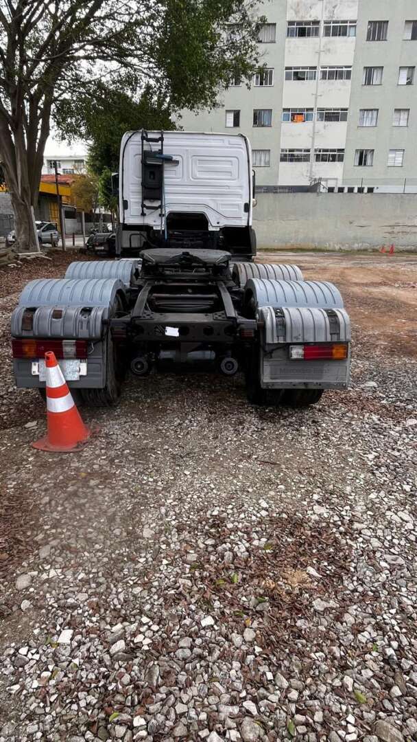 Caminhão MERCEDES BENZ MB 2536 Cavalo Mecânico ANO 2013 de Kivia Machado em São Paulo