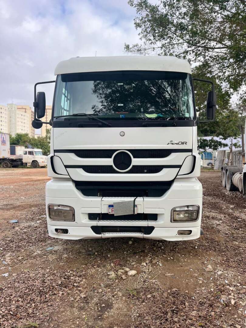Caminhão MERCEDES BENZ MB 2536 Cavalo Mecânico ANO 2013 de Kivia Machado em São Paulo