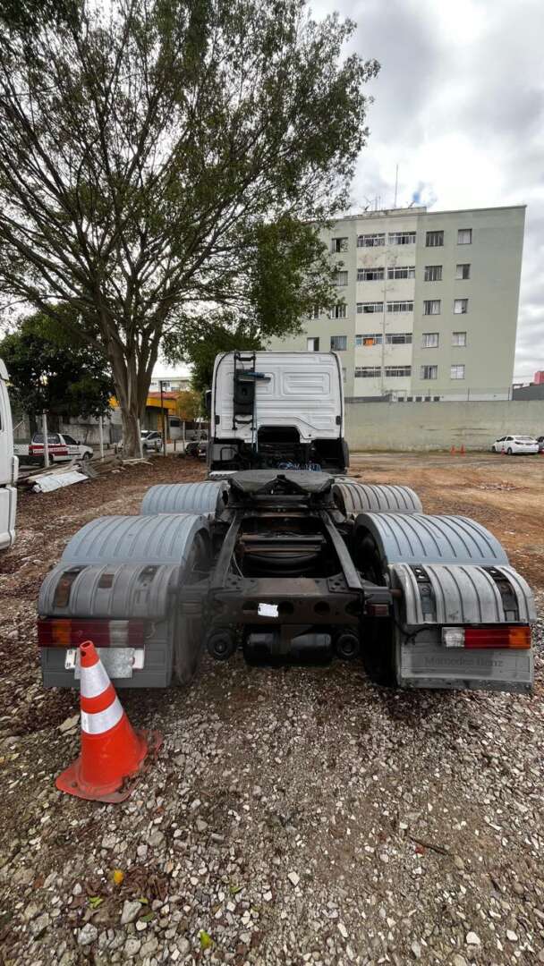 Caminhão MERCEDES BENZ MB 2536 Cavalo Mecânico ANO 2013 de Kivia Machado em São Paulo