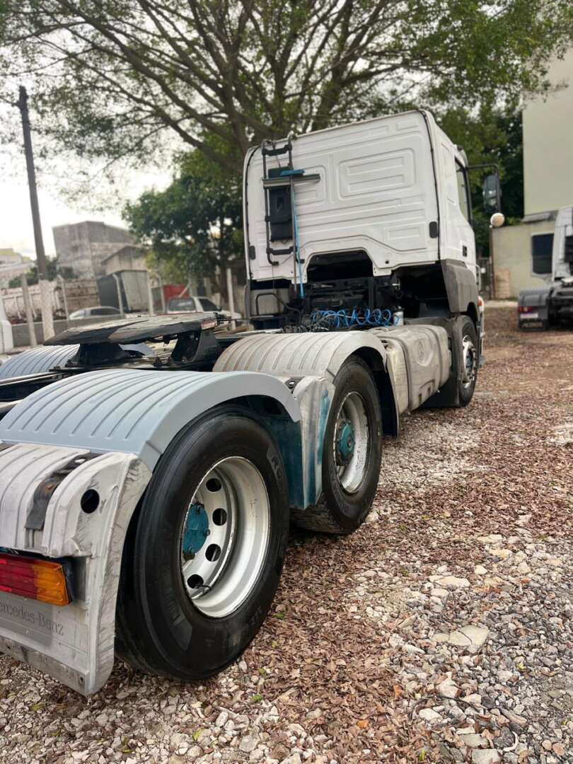 Caminhão MERCEDES BENZ MB 2536 Cavalo Mecânico ANO 2013 de Kivia Machado em São Paulo