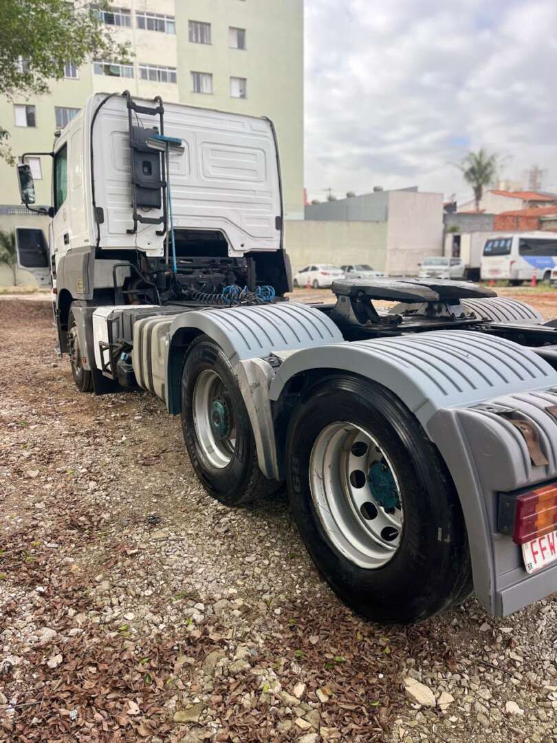 Caminhão MERCEDES BENZ MB 2536 Cavalo Mecânico ANO 2013 de Kivia Machado em São Paulo