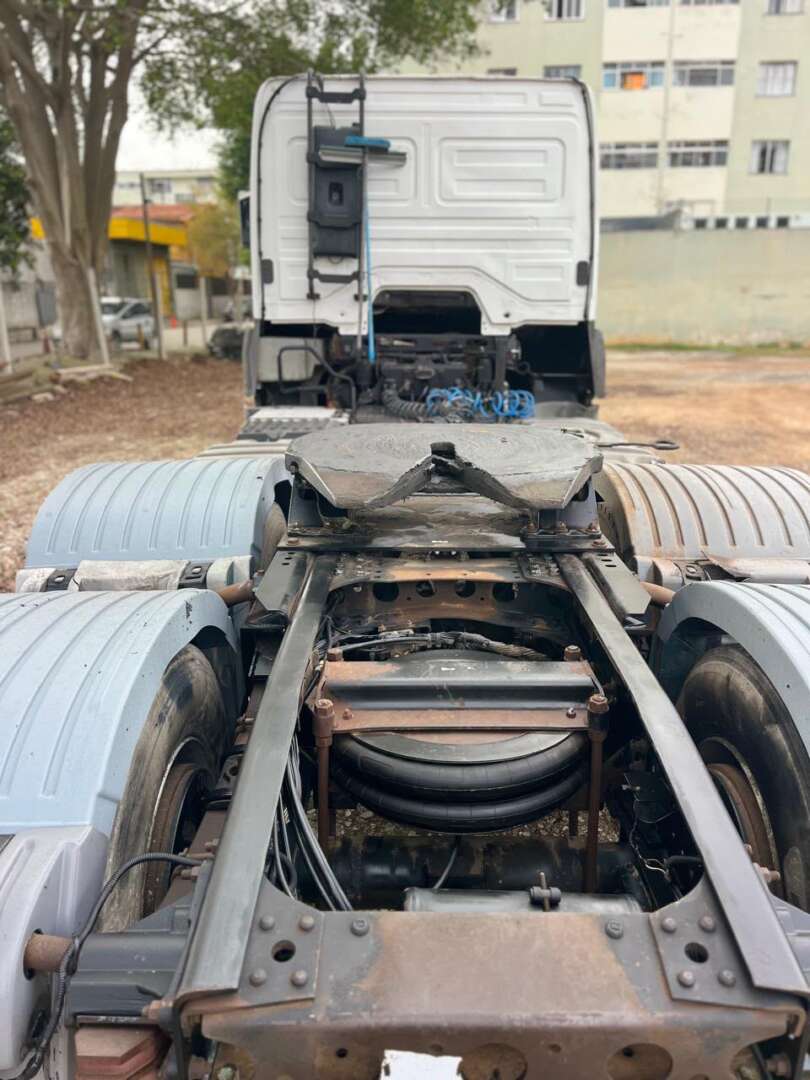 Caminhão MERCEDES BENZ MB 2536 Cavalo Mecânico ANO 2013 de Kivia Machado em São Paulo