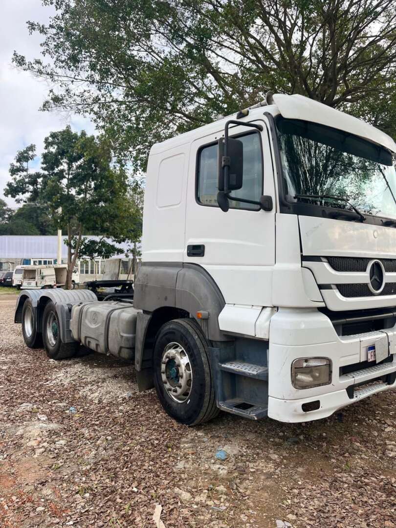 Caminhão MERCEDES BENZ MB 2536 Cavalo Mecânico ANO 2013 de Kivia Machado em São Paulo