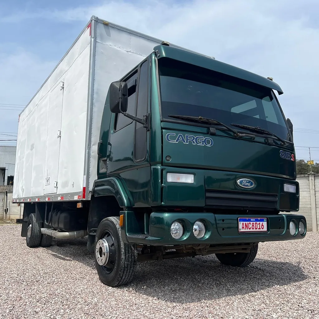 Caminhão FORD CARGO 815 Baú Furgão ANO 2005 de Auto RF Curitiba PR no Paraná