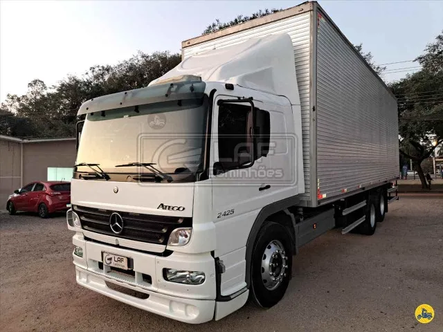 Caminhão MERCEDES BENZ MB 2425 Baú Furgão ANO 2012 de Laf Caminhões no Paraná