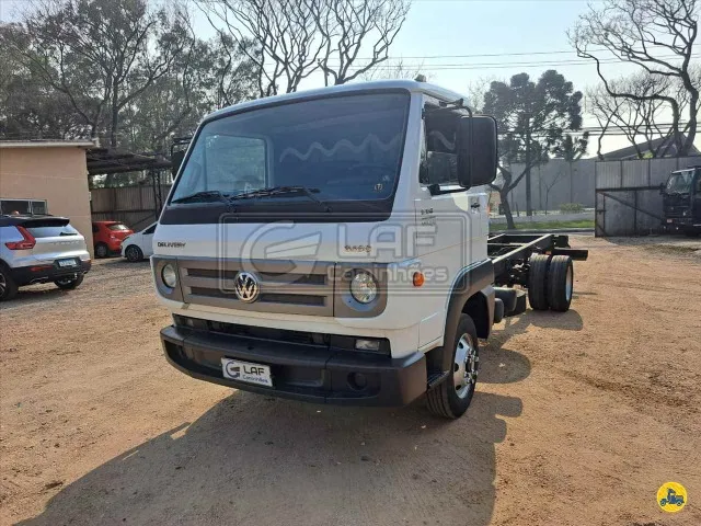 Caminhão VOLKSWAGEN VW 8160 Chassis ANO 2015 de Laf Caminhões no Paraná