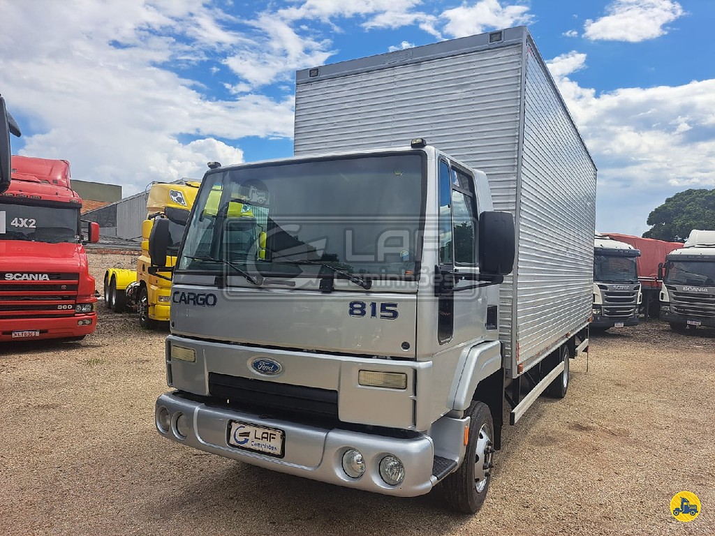 Caminhão FORD CARGO 815 Baú Furgão ANO 2012 de Laf Caminhões no Paraná