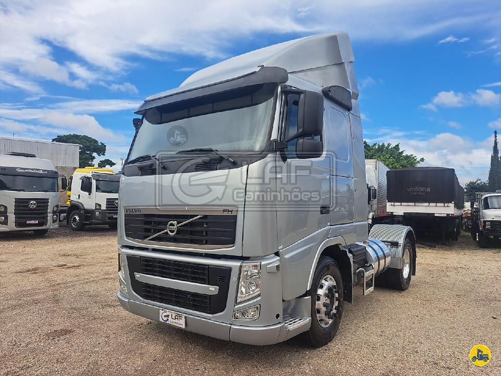 Caminhão VOLVO FH 440 Cavalo Mecânico ANO 2011 de Laf Caminhões no Paraná