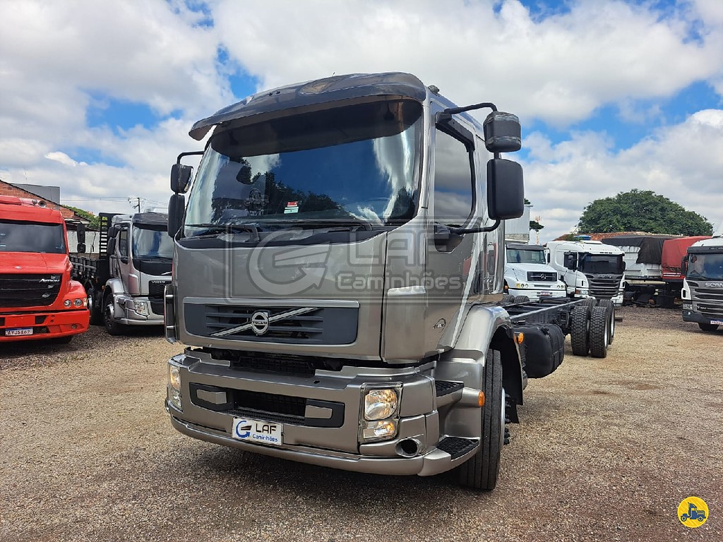 Caminhão VOLVO VM 270 Chassis ANO 2012 de Laf Caminhões no Paraná