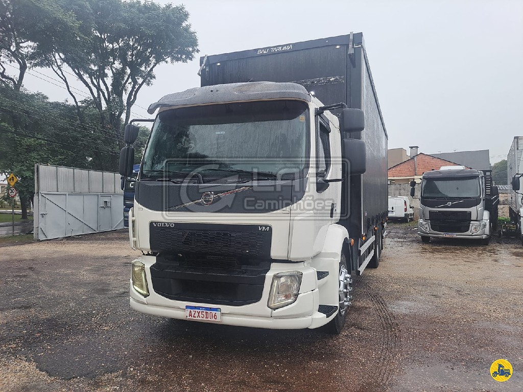 Caminhão VOLVO VM 270 Baú Sider ANO 2015 de Laf Caminhões no Paraná