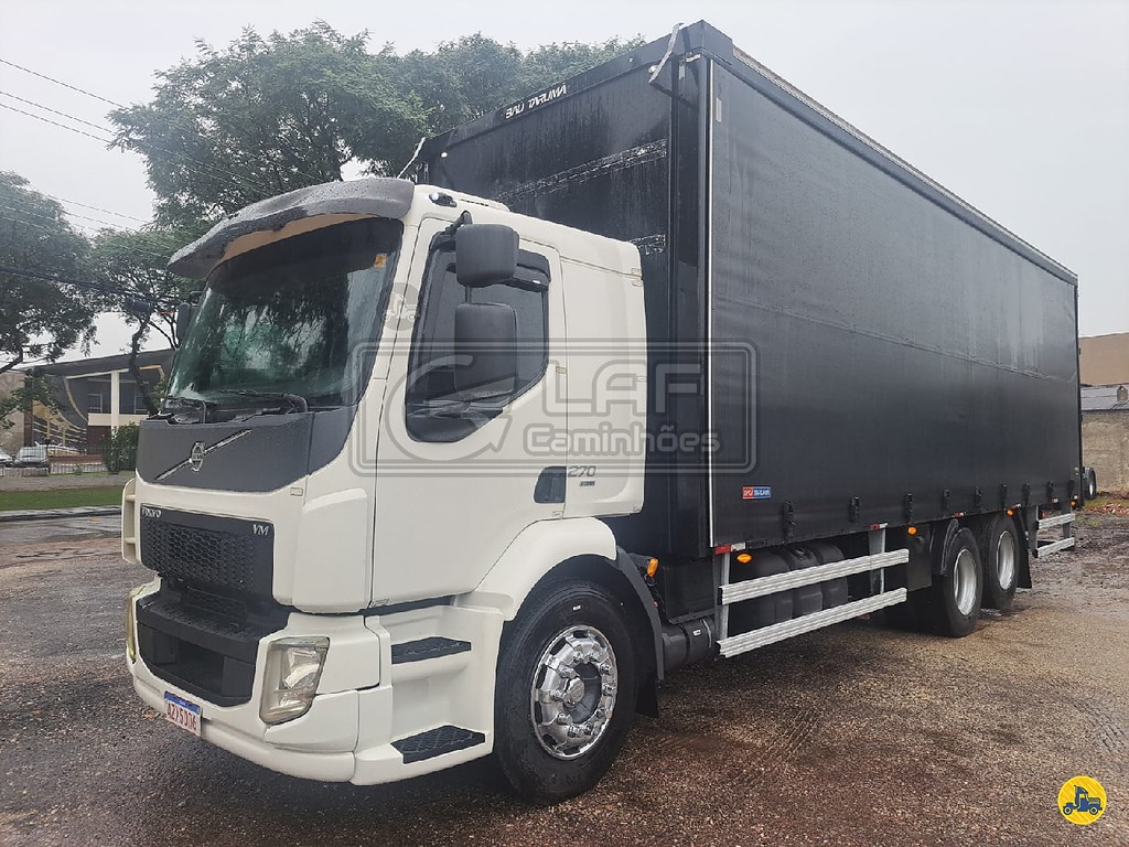 Caminhão VOLVO VM 270 Baú Sider ANO 2015 de Laf Caminhões no Paraná