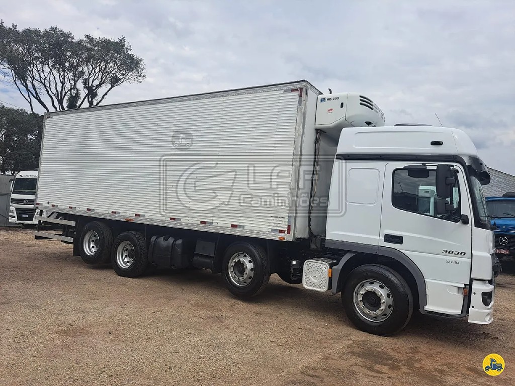Caminhão MERCEDES BENZ MB 3030 Baú Frigorífico ANO 2020 de Laf Caminhões no Paraná