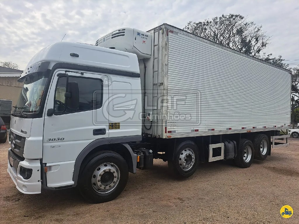 Caminhão MERCEDES BENZ MB 3030 Baú Frigorífico ANO 2020 de Laf Caminhões no Paraná