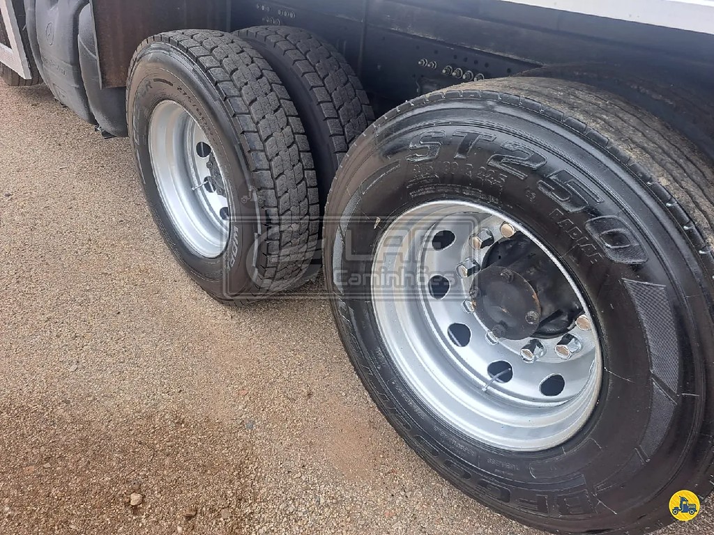 Caminhão MERCEDES BENZ MB 3030 Baú Frigorífico ANO 2020 de Laf Caminhões no Paraná