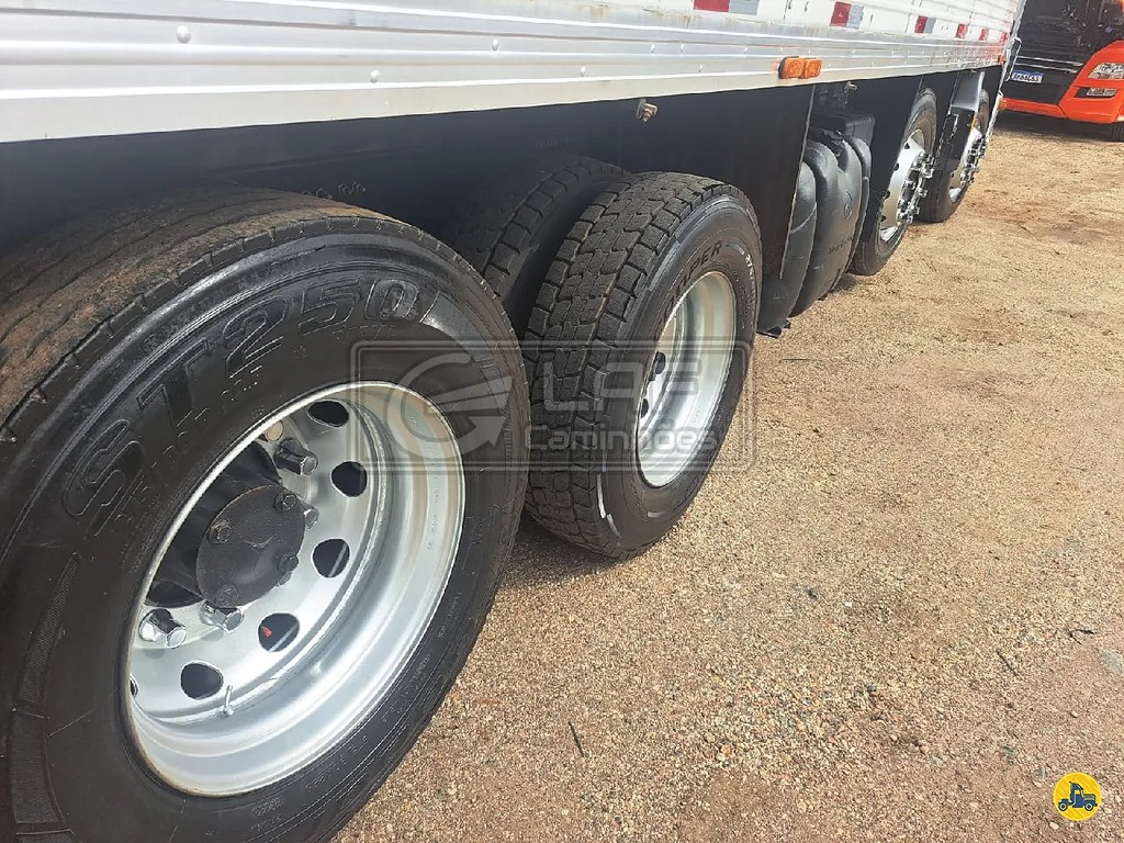 Caminhão MERCEDES BENZ MB 3030 Baú Frigorífico ANO 2020 de Laf Caminhões no Paraná