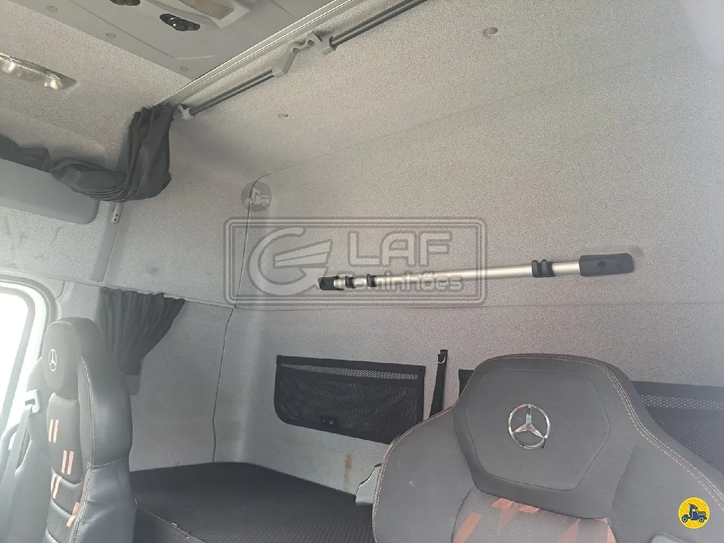 Caminhão MERCEDES BENZ MB 3030 Baú Frigorífico ANO 2020 de Laf Caminhões no Paraná