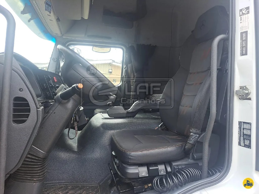 Caminhão MERCEDES BENZ MB 3030 Baú Frigorífico ANO 2020 de Laf Caminhões no Paraná