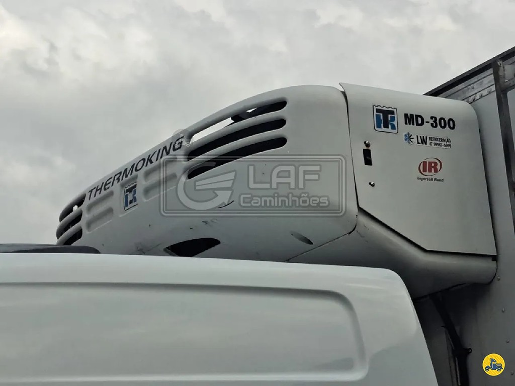 Caminhão MERCEDES BENZ MB 3030 Baú Frigorífico ANO 2020 de Laf Caminhões no Paraná