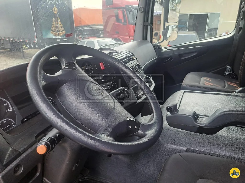 Caminhão MERCEDES BENZ MB 3030 Baú Frigorífico ANO 2020 de Laf Caminhões no Paraná