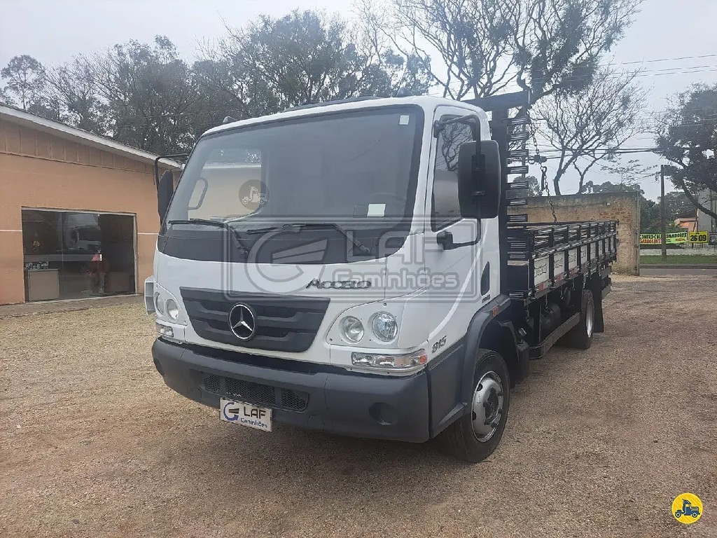 Caminhão MERCEDES BENZ MB 815 Carga Seca ANO 2016 de Laf Caminhões no Paraná