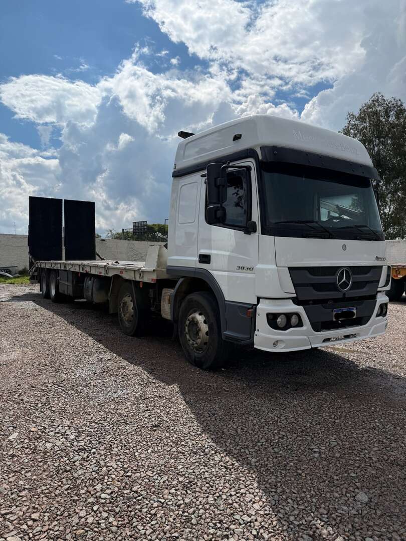 Caminhão MERCEDES BENZ MB 3030 Prancha ANO 2020 de Alfredo CWB no Paraná