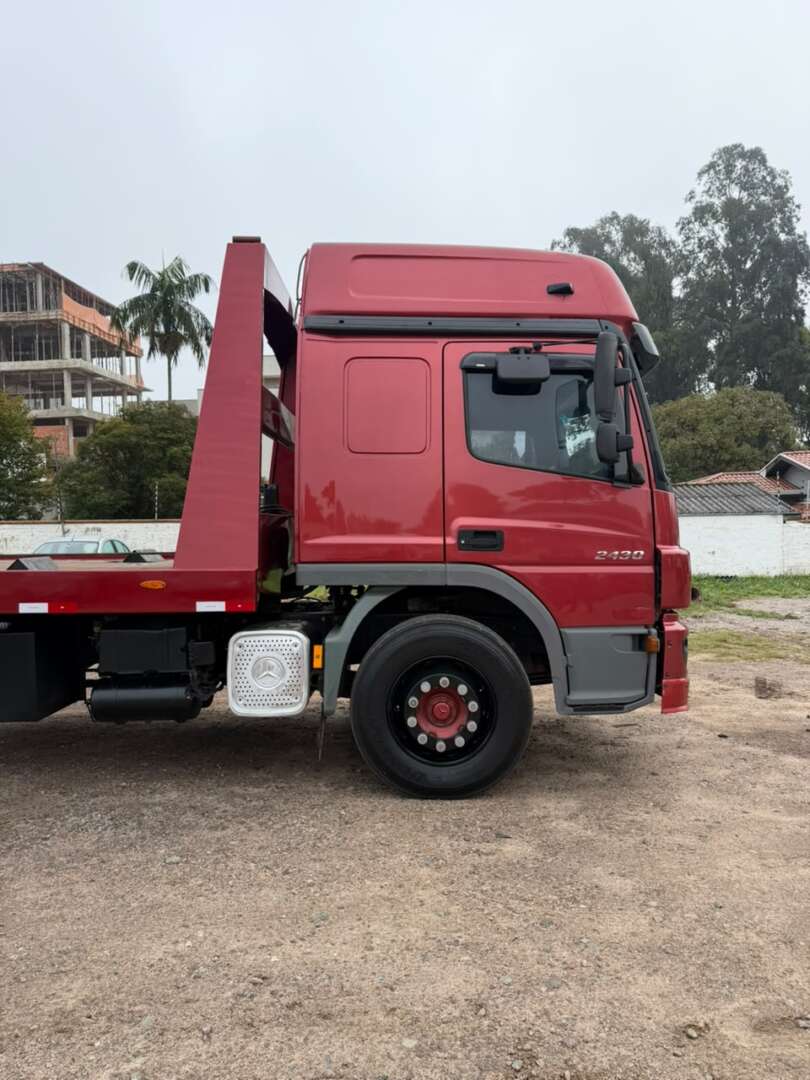Caminhão MERCEDES BENZ MB 2430 Plataforma Guincho ANO 2019 de Alfredo CWB no Paraná