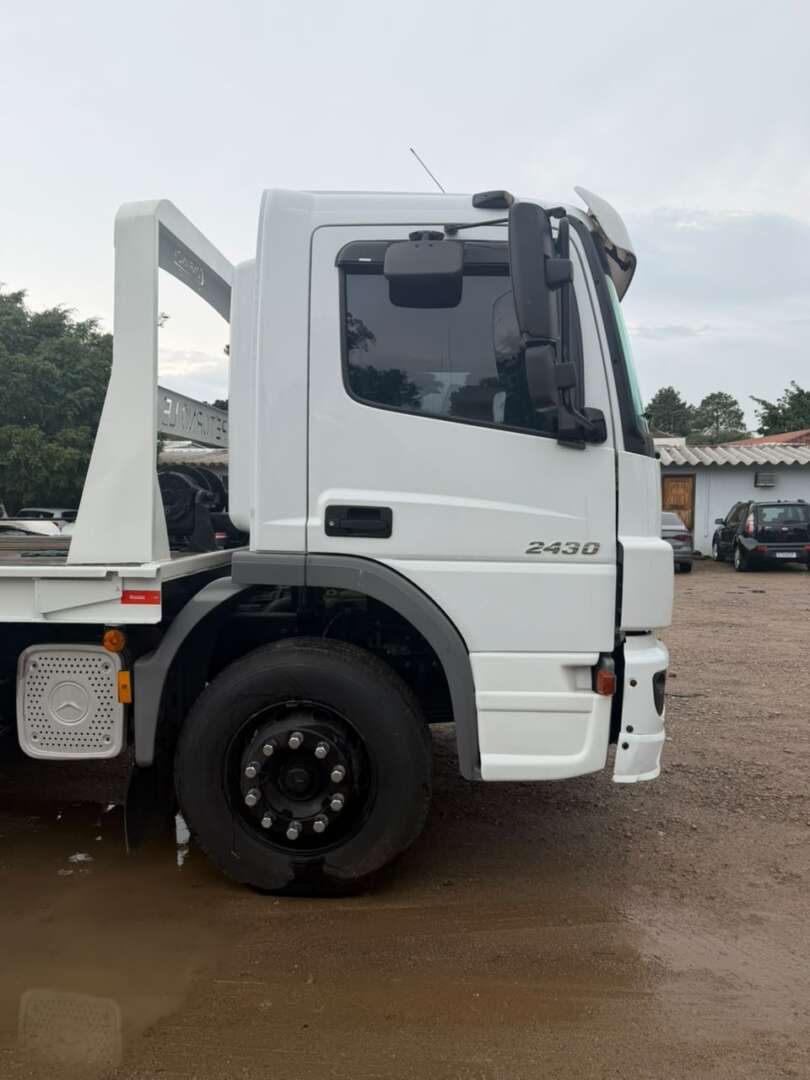 Caminhão MERCEDES BENZ MB 2430 Prancha ANO 2020 de Alfredo CWB no Paraná