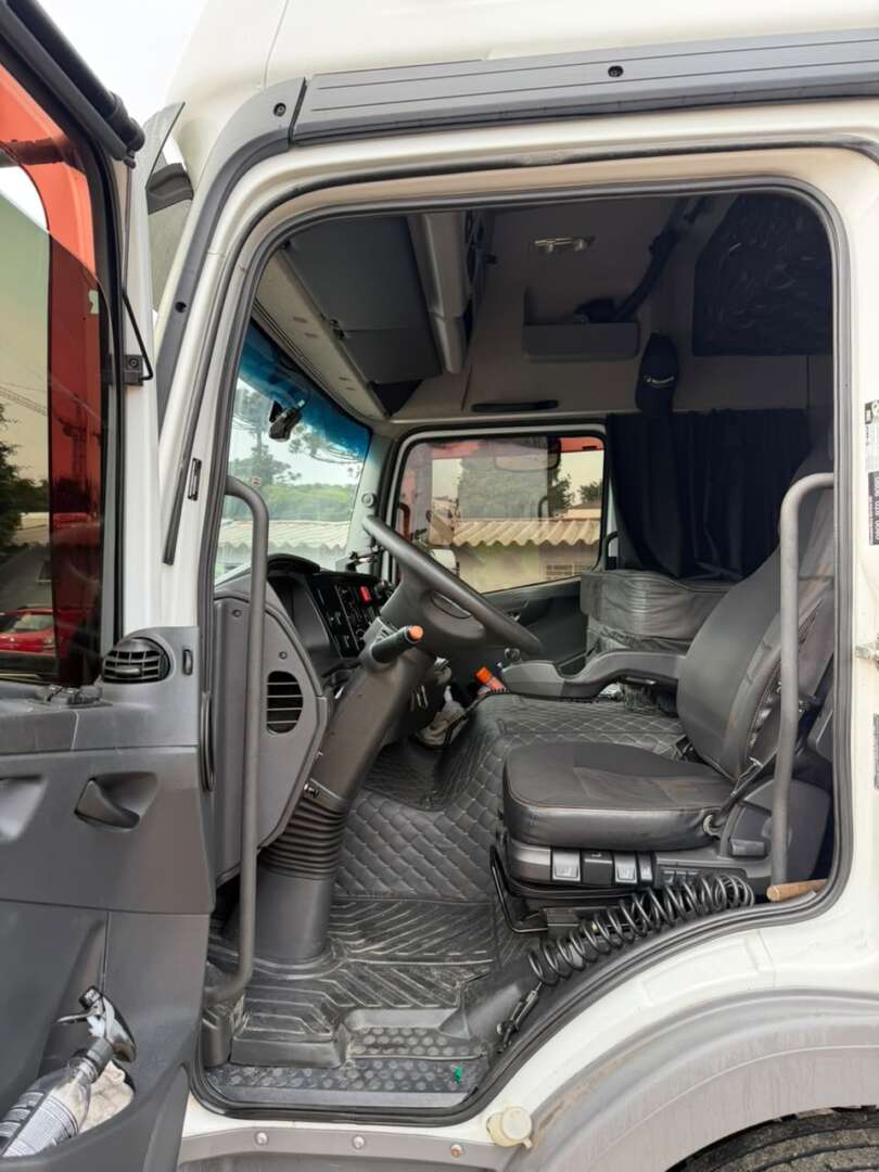 Caminhão MERCEDES BENZ MB 3030 Prancha ANO 2022 de Alfredo CWB no Paraná