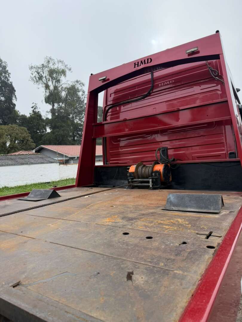 Caminhão MERCEDES BENZ MB 2430 Plataforma Guincho ANO 2019 de Alfredo CWB no Paraná