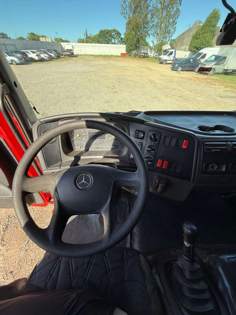 Caminhão MERCEDES BENZ MB 1719 Plataforma Guincho ANO 2015 de Alfredo CWB no Paraná
