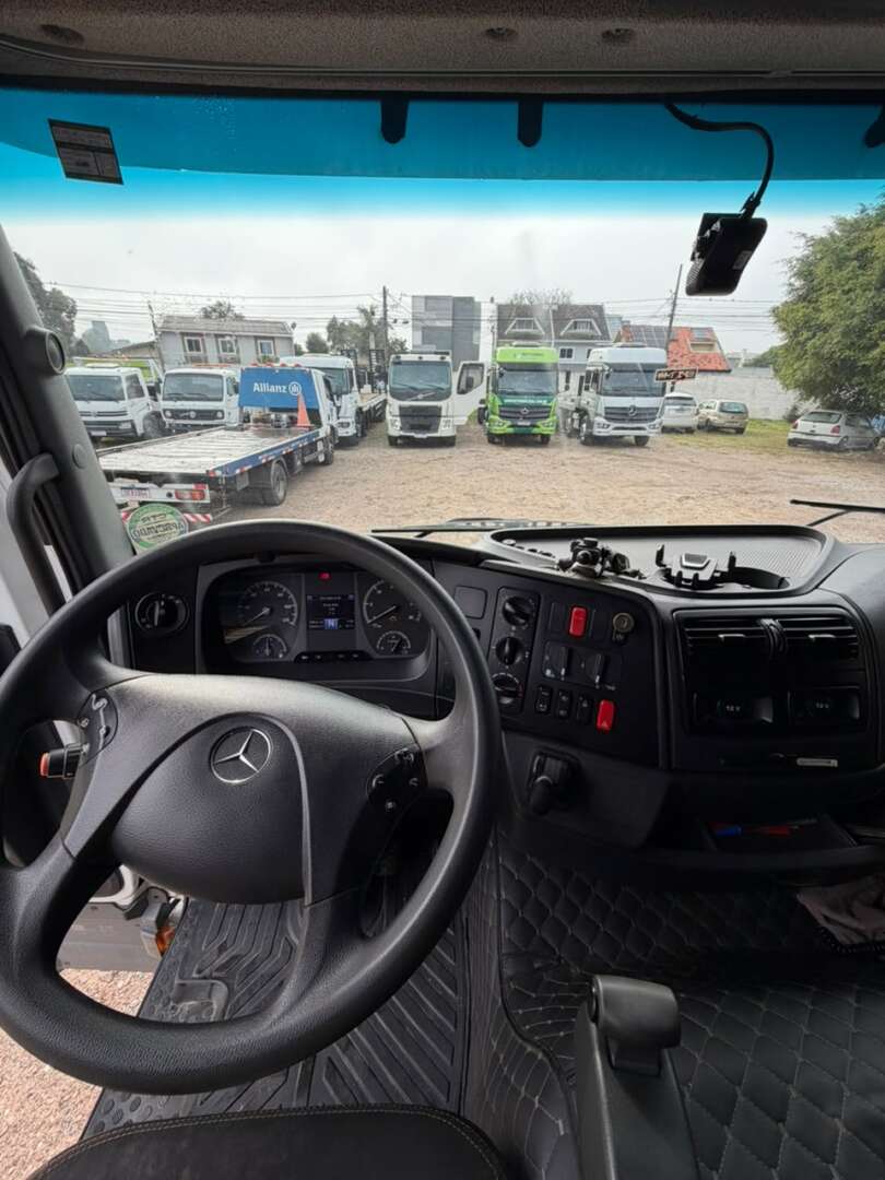 Caminhão MERCEDES BENZ MB 3030 Prancha ANO 2022 de Alfredo CWB no Paraná