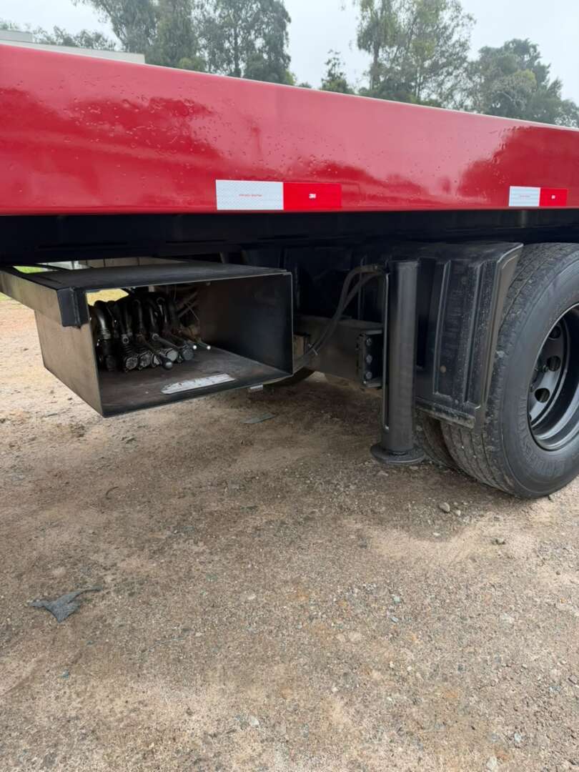 Caminhão MERCEDES BENZ MB 2430 Plataforma Guincho ANO 2019 de Alfredo CWB no Paraná