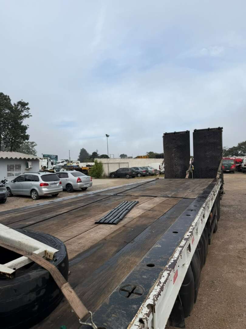 Caminhão MERCEDES BENZ MB 3030 Prancha ANO 2022 de Alfredo CWB no Paraná
