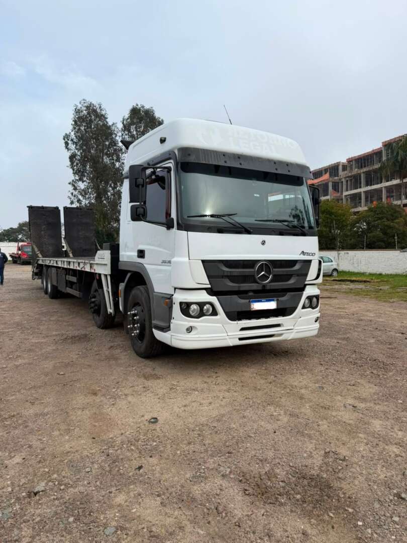 Caminhão MERCEDES BENZ MB 3030 Prancha ANO 2022 de Alfredo CWB no Paraná
