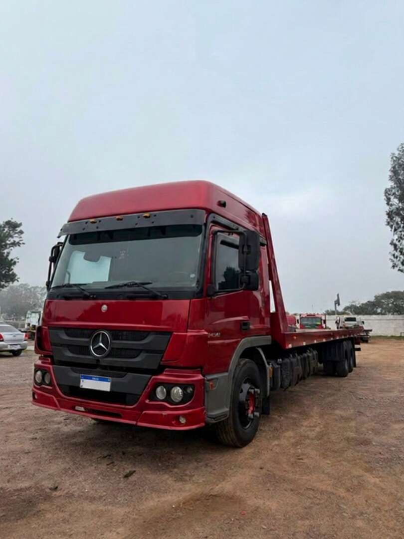 Caminhão MERCEDES BENZ MB 2430 Plataforma Guincho ANO 2019 de Alfredo CWB no Paraná