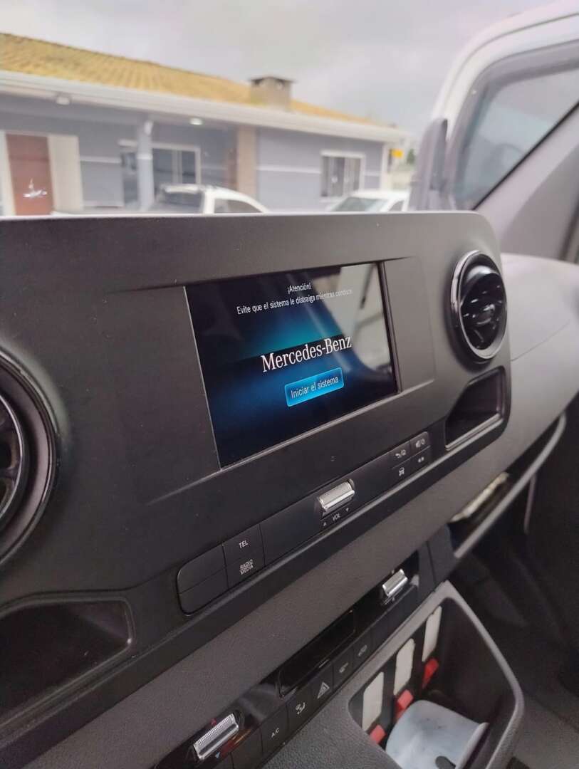 Caminhão MERCEDES BENZ SPRINTER Plataforma Guincho ANO 2024 de Alfredo CWB no Paraná