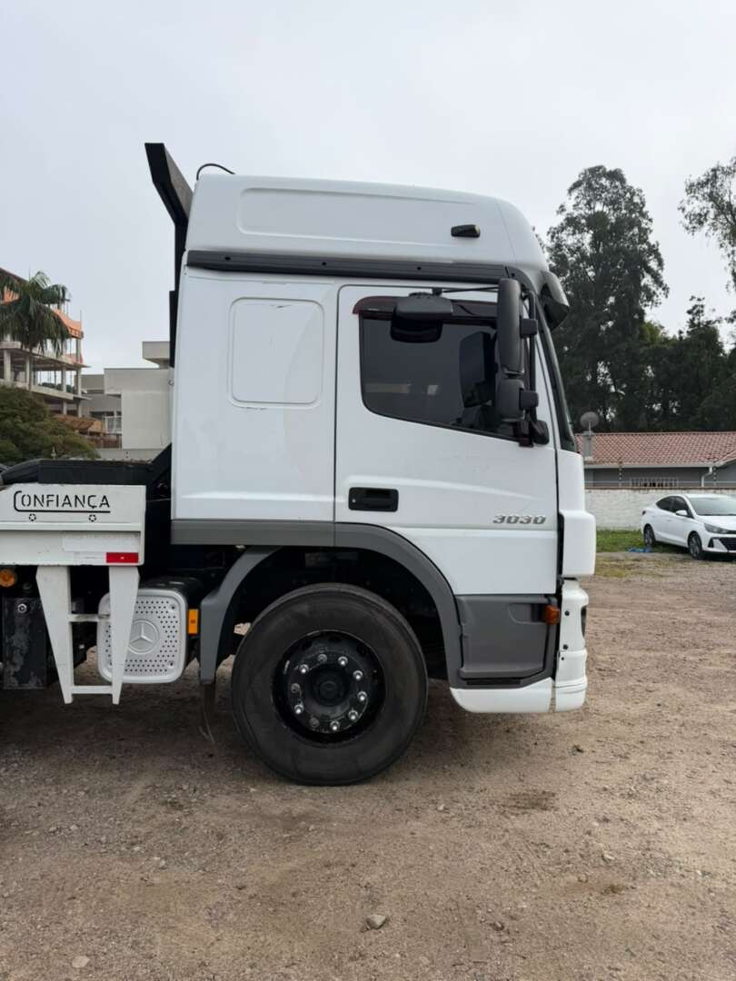 Caminhão MERCEDES BENZ MB 3030 Prancha ANO 2022 de Alfredo CWB no Paraná