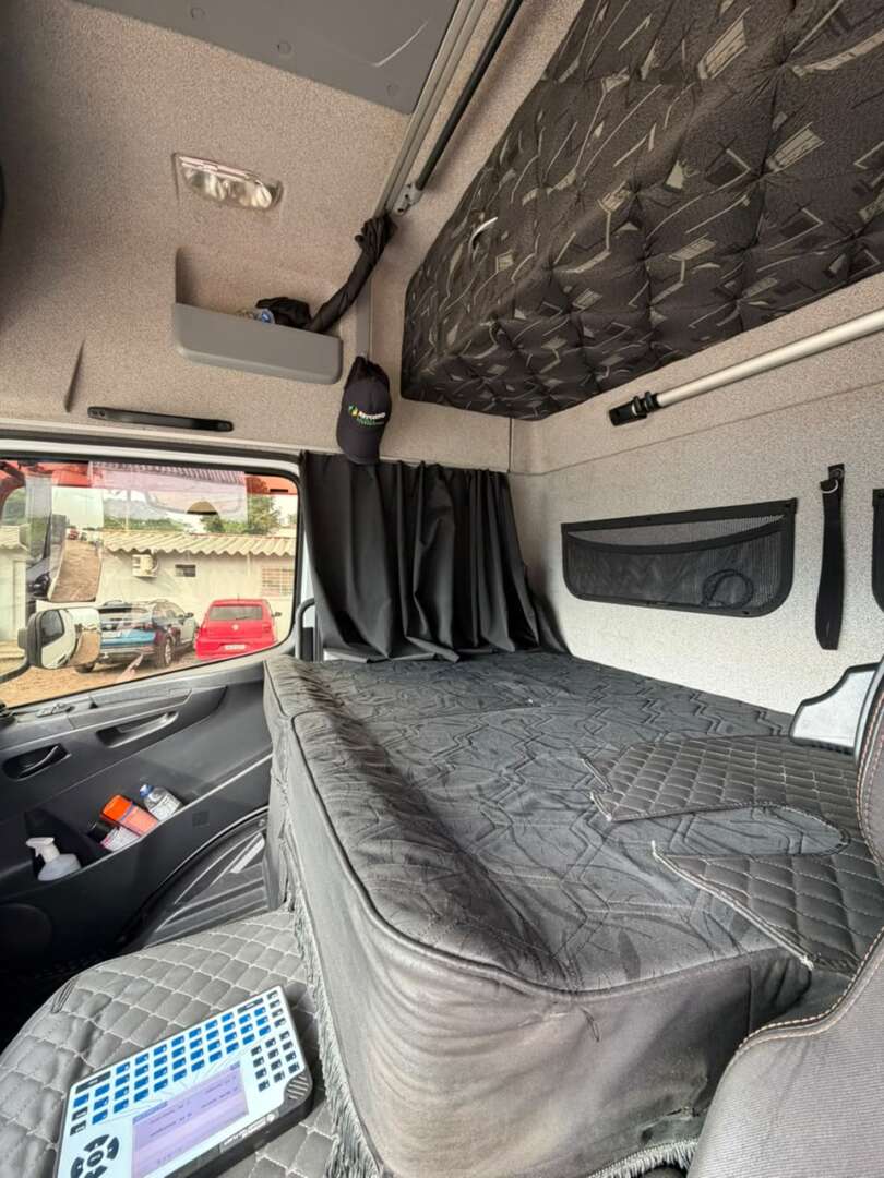 Caminhão MERCEDES BENZ MB 3030 Prancha ANO 2022 de Alfredo CWB no Paraná