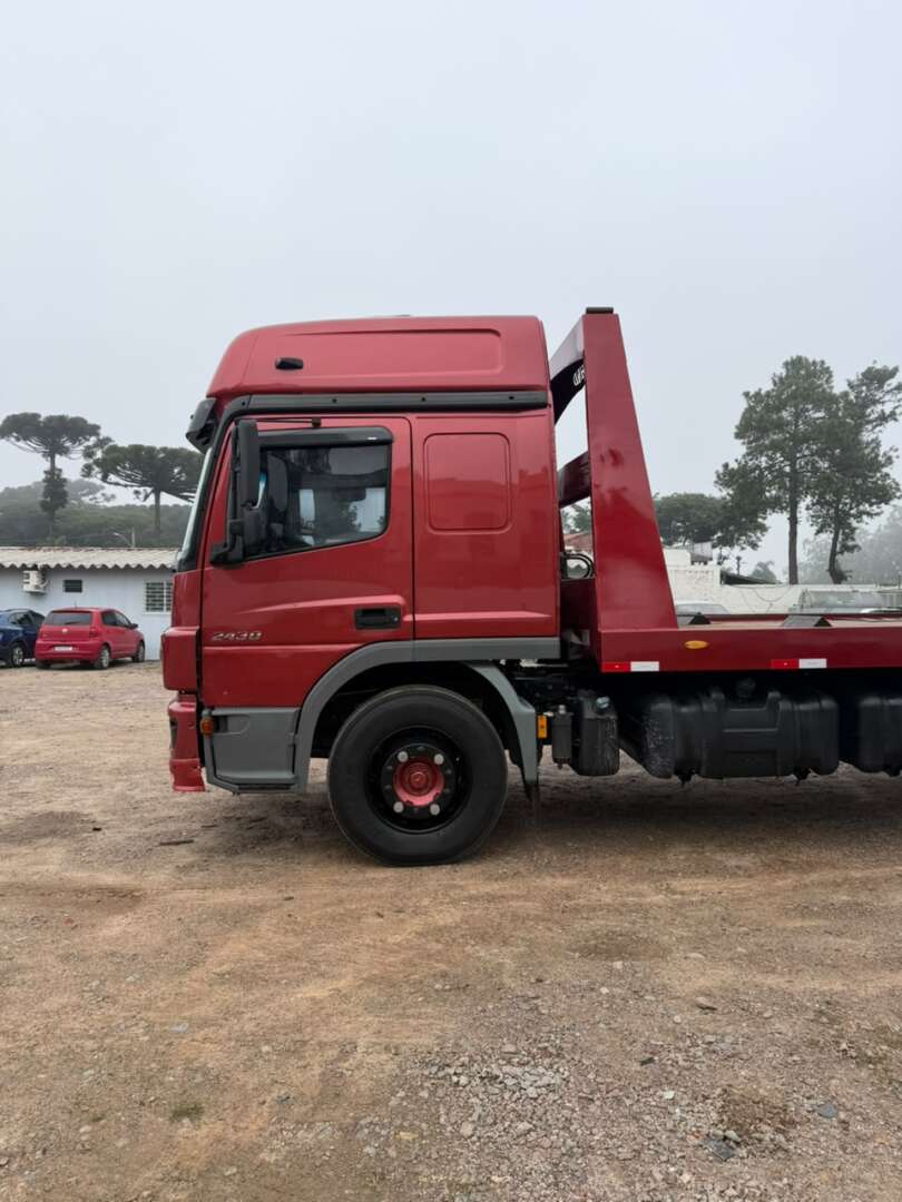 Caminhão MERCEDES BENZ MB 2430 Plataforma Guincho ANO 2019 de Alfredo CWB no Paraná