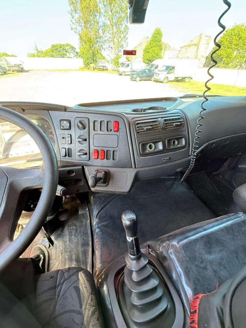 Caminhão MERCEDES BENZ MB 1719 Plataforma Guincho ANO 2015 de Alfredo CWB no Paraná