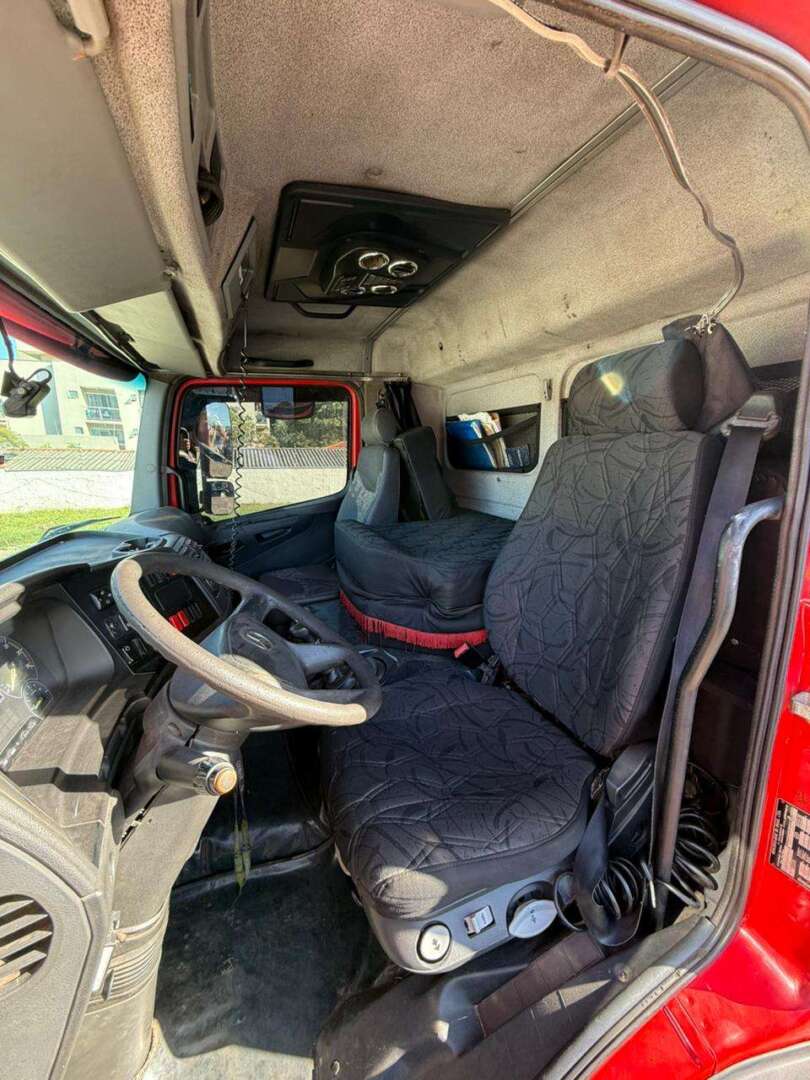 Caminhão MERCEDES BENZ MB 1719 Plataforma Guincho ANO 2015 de Alfredo CWB no Paraná