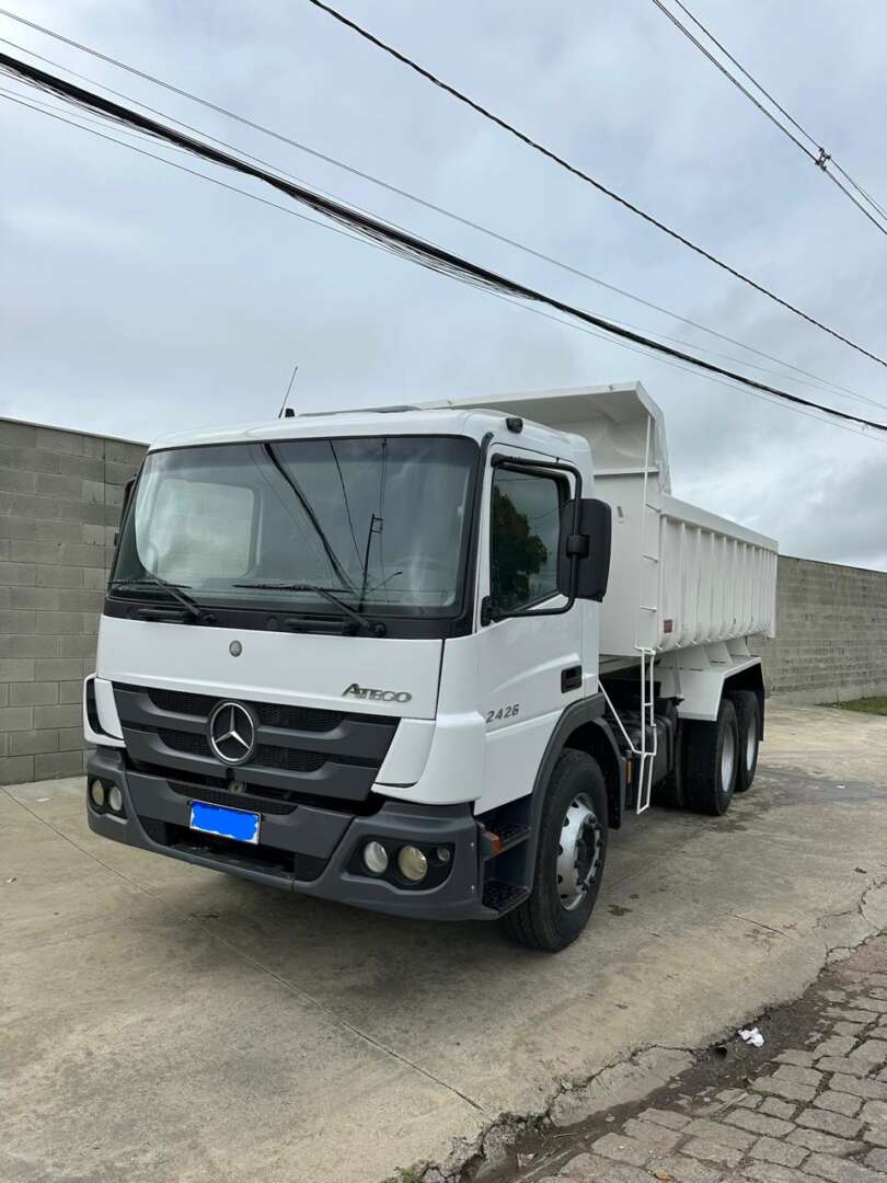 Caminhão MERCEDES BENZ MB 2426 Caçamba Basculante ANO 2019 de João Marcos no Paraná